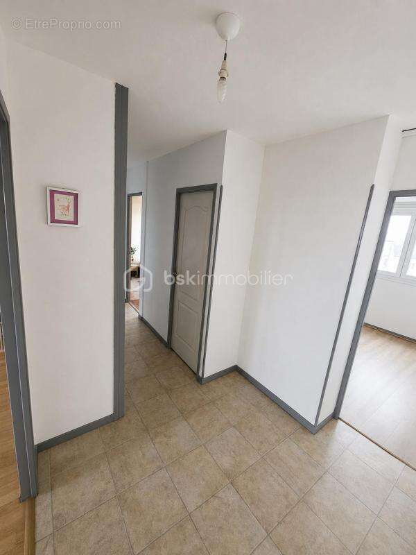 T4 de 78 m² avec ascenseur, balcon, cave et vue panoramique sur les Pyrénées - photo 13