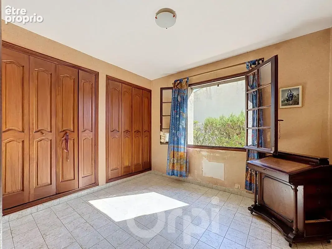 Maison individuelle à fort potentiel sur la commune de Roquebrune Sur Argens dans le Var  – Volume, jardin & projet à façonner ! - photo 9
