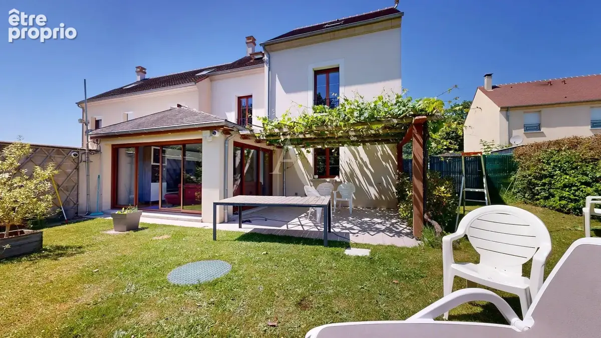 Photo Maison à Marines au prix de 390 000€