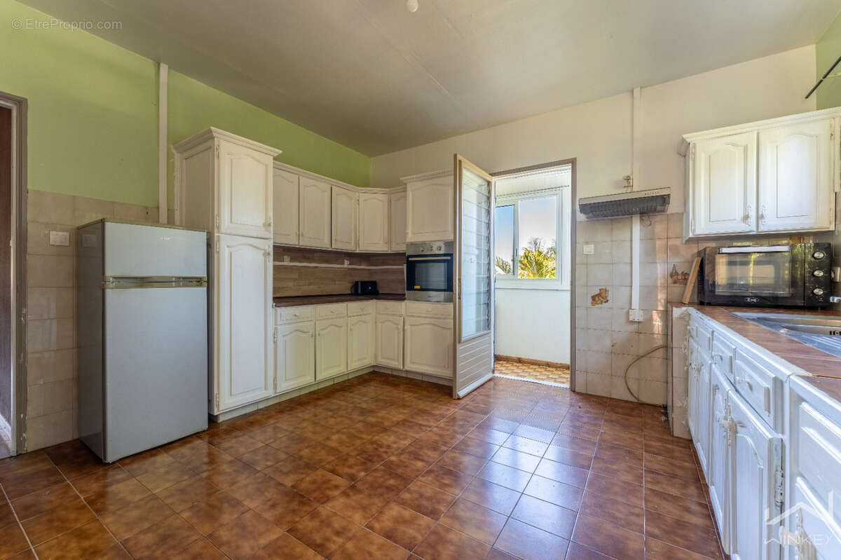 EXCLUSIVITÉ · Maison 230 m2 · 2 logements indépendants · Le Tampon 12ème Km · - photo 10
