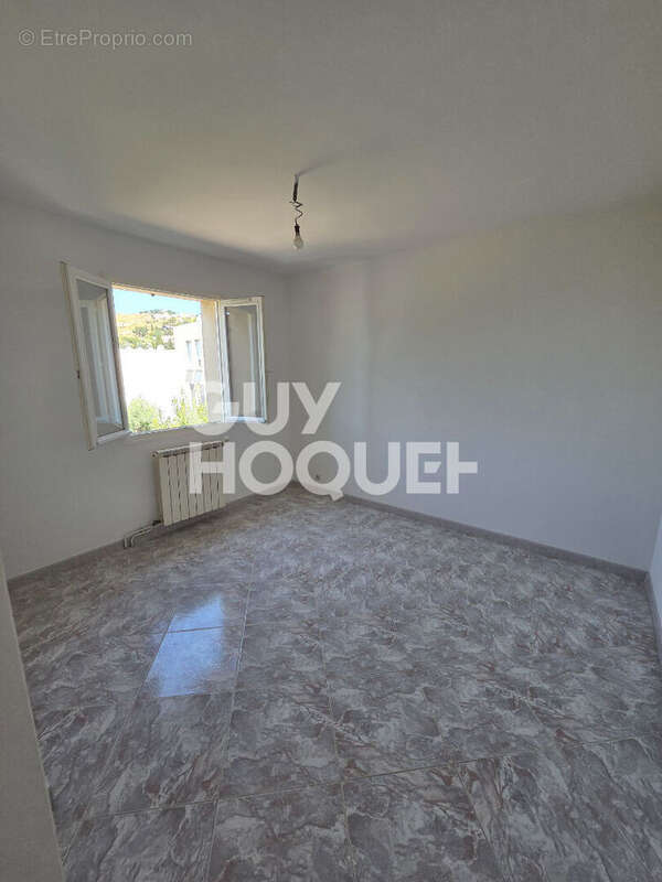 Marseille - Maison familiale T6 de 110 m² avec jardin, garage et 5 chambres - photo 11
