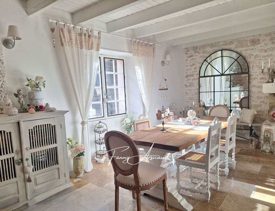 Maison à L'ILE-D'ELLE