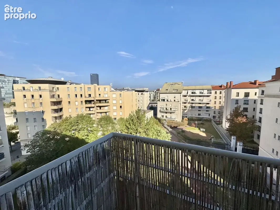 T2 sans vis-à-vis, étage élevé, balcon. - photo 8