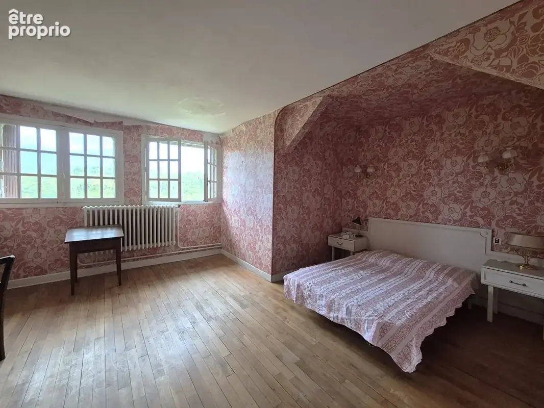 CORRÈZE. Proche d'ARGENTAT. Maison de campagne comprenant 4 chambres, une maison attenante à rénover, une dépendance et un terra - photo 18