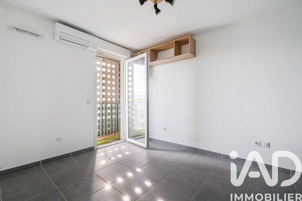 Appartement 64 m² à Marseille-2e  - photo 9