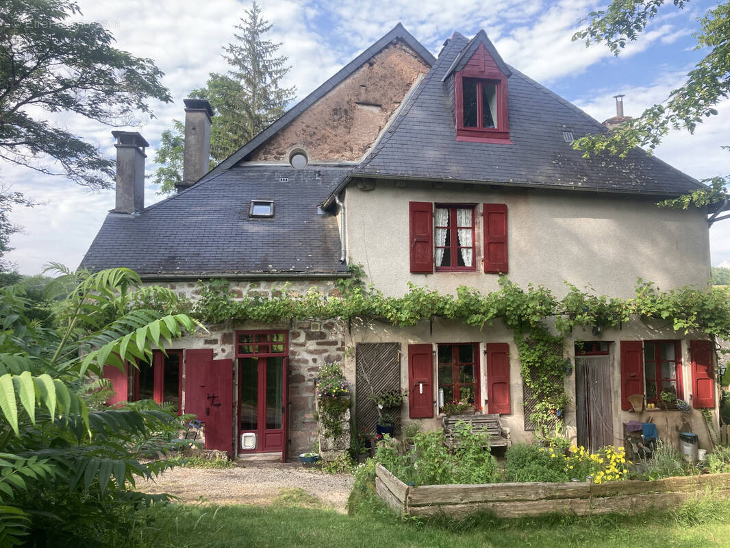 Maison à SAINT-BONNET-LA-RIVIERE