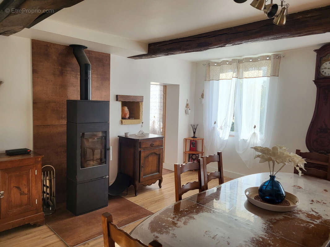 Maison à SAINT-DENIS-DE-CABANNE