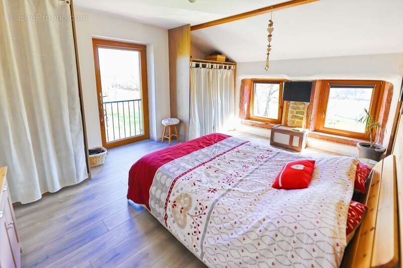 Maison à LA CHAPELLE-DEVANT-BRUYERES