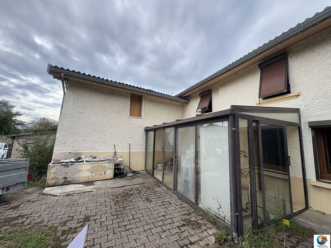 Maison à EYZIN-PINET