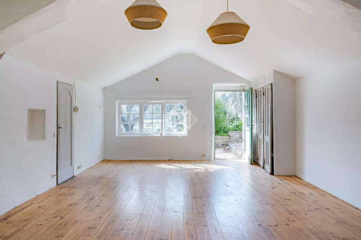 Maison à TOURRETTES