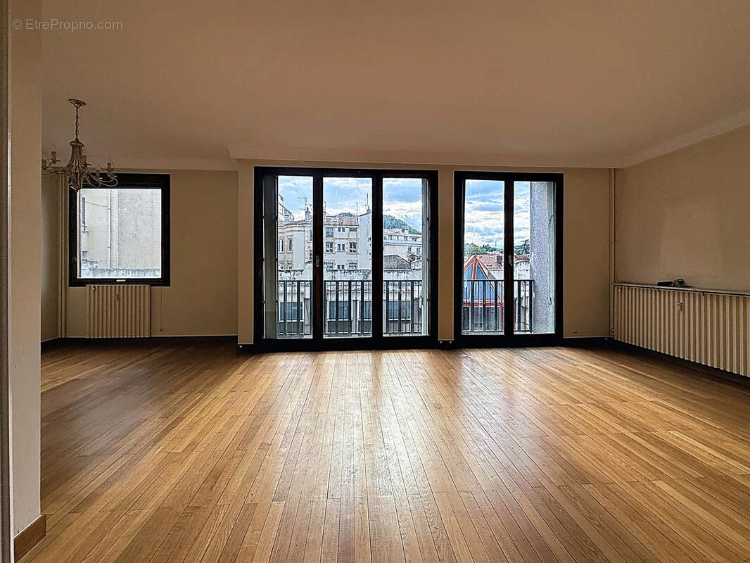 Appartement à SAINT-ETIENNE