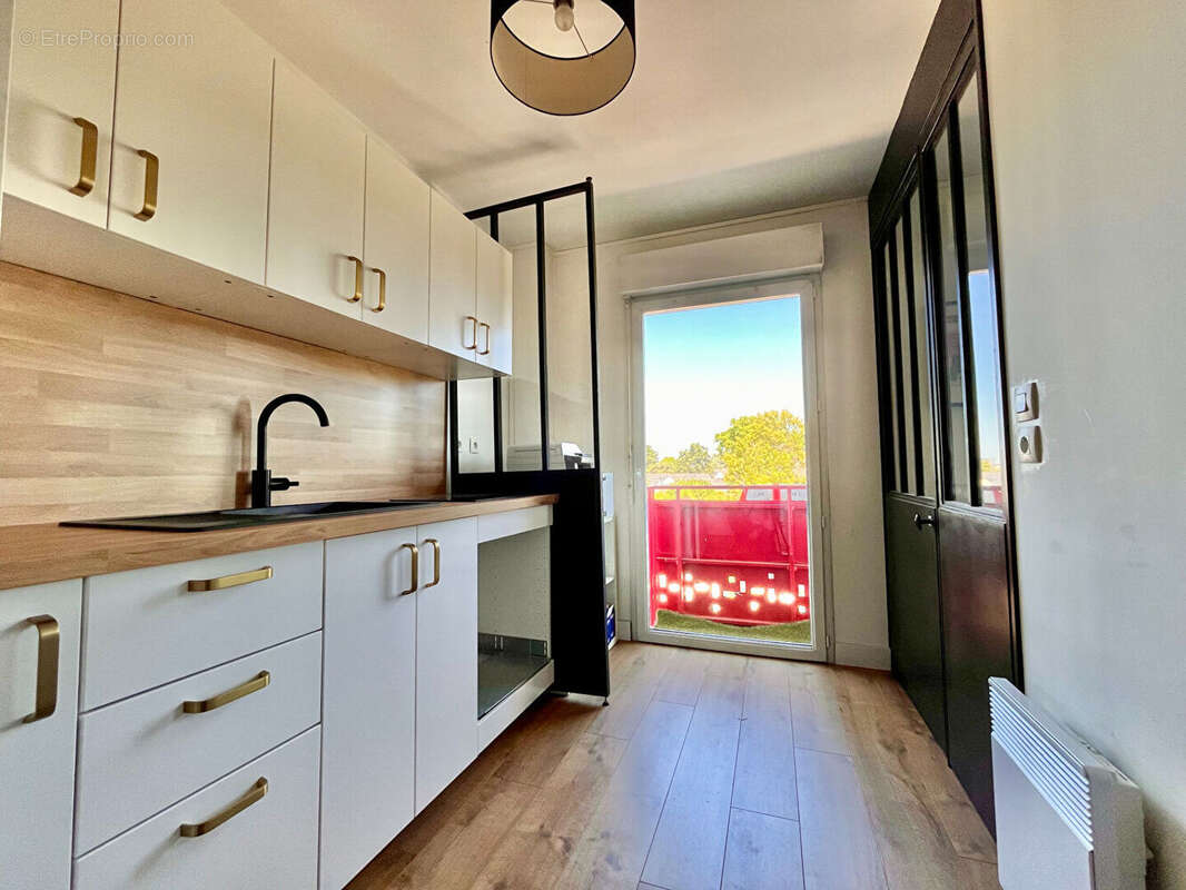 Boulevard Jules Verne - Appartement T2 avec balcons et parking - photo 3