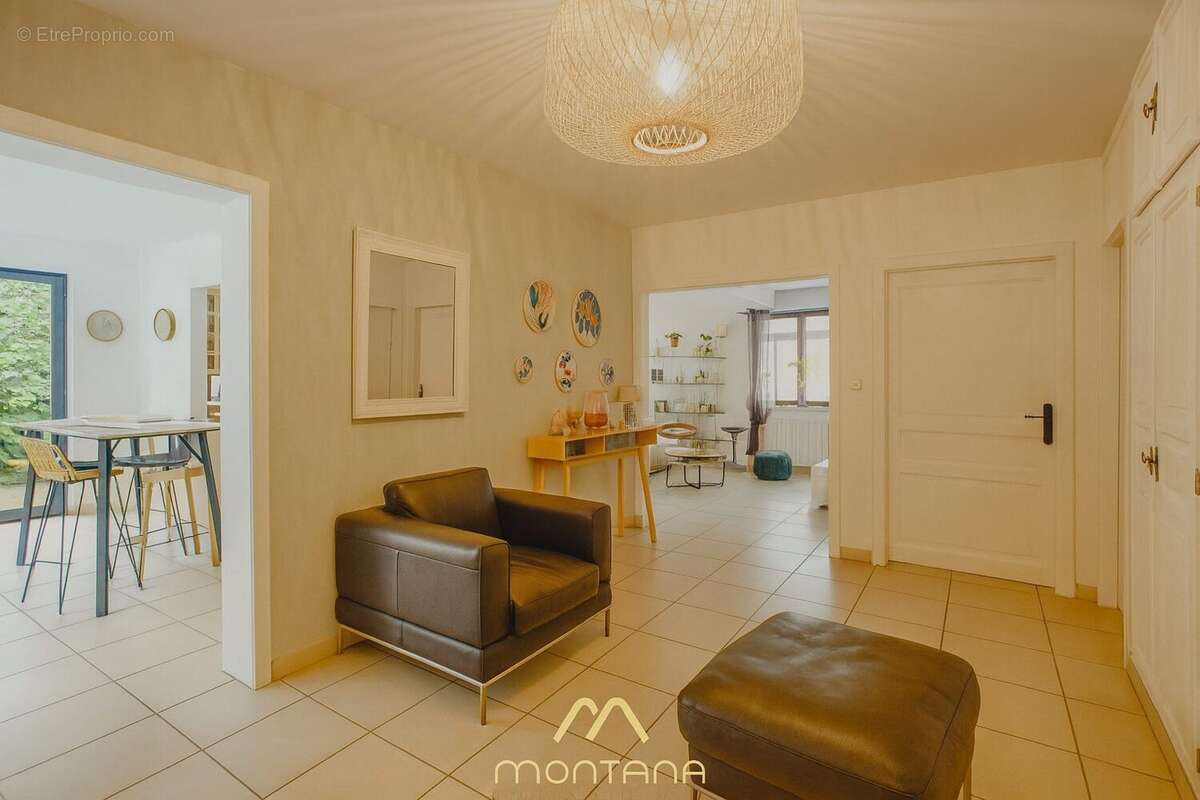 Hall d&#039;entrée - Maison à LONGEVILLE-LES-SAINT-AVOLD