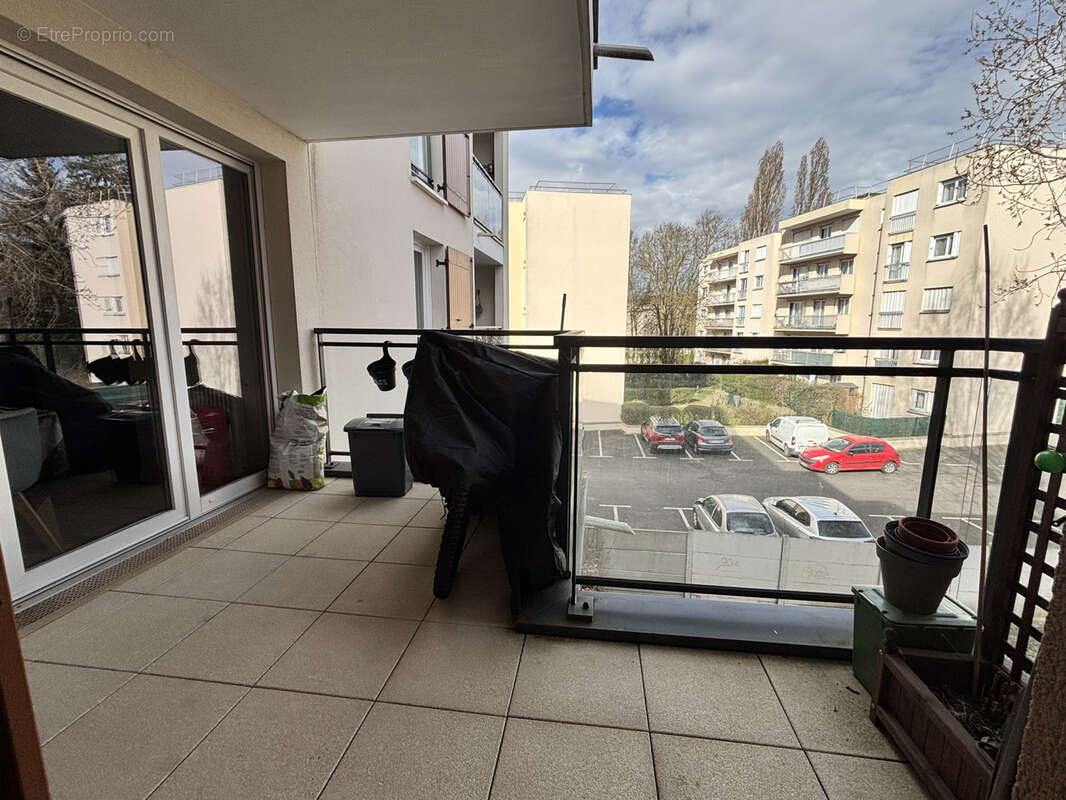 Appartement à EZANVILLE
