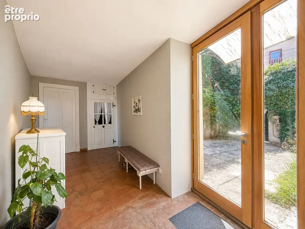 Propriété historique 312 m2 élevée sur caves voûtées, garage et plus de 1 000 m2 de terrain - photo 10