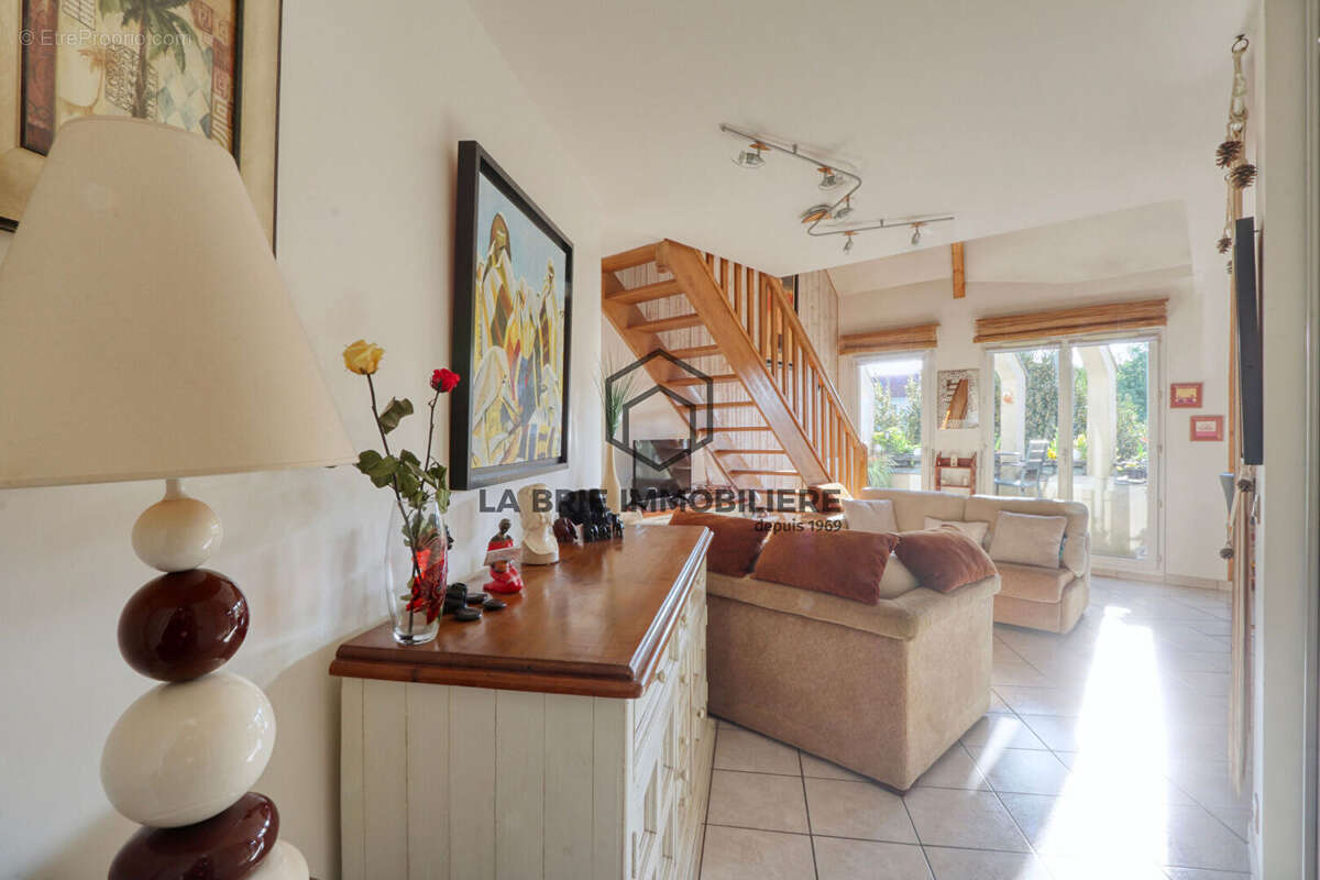 Appartement à BRIE-COMTE-ROBERT