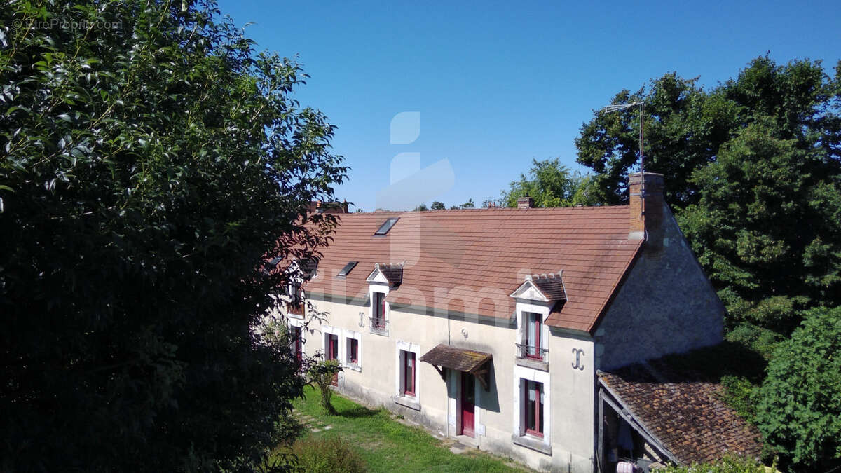 Magnifique longère 184m2 sur terrain arboré de 2761m2 en bord de rivière - photo 2