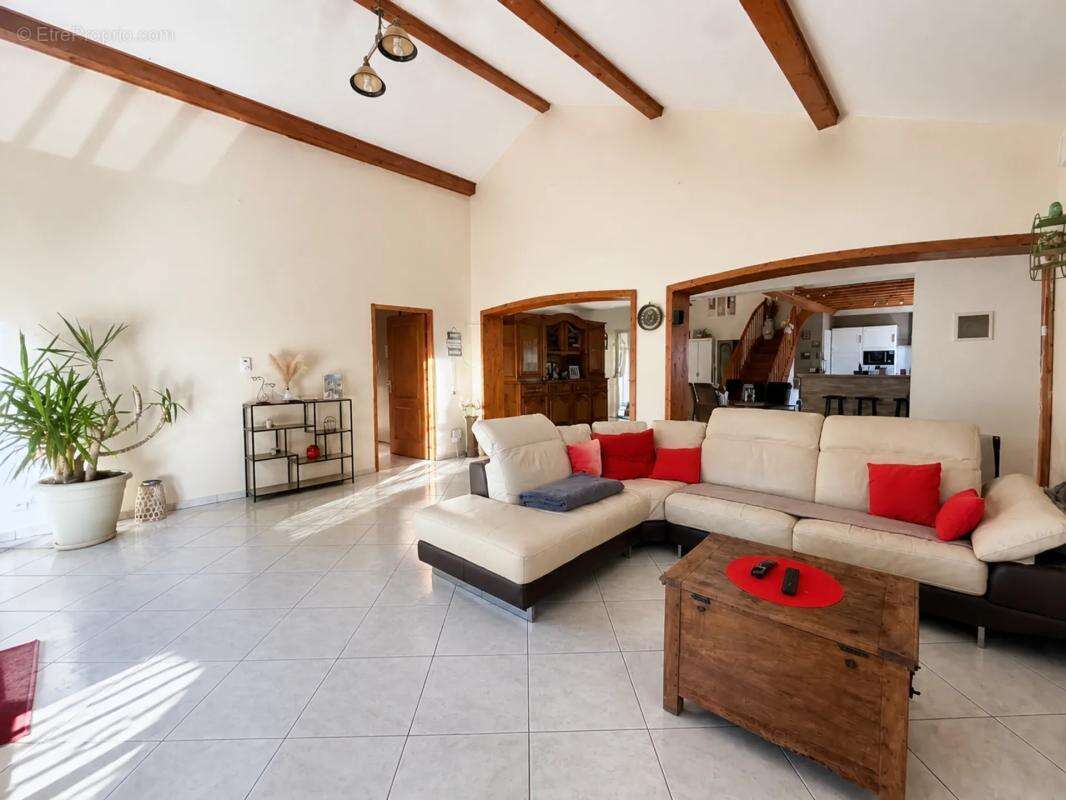 Maison de 7 pièces de 180 m² à Jassans-Riottier - photo 11