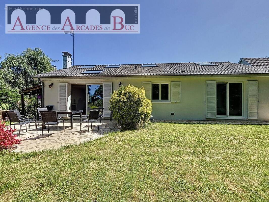 Façade jardin. - Maison à BUC