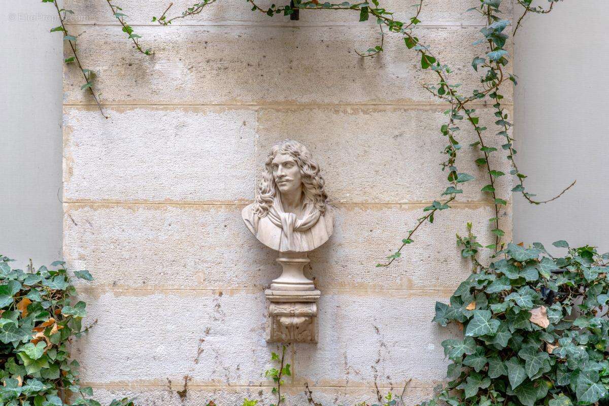 Appartement à PARIS-1E
