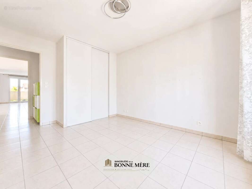 Appartement 78 m² à Marseille-14e  - photo 9