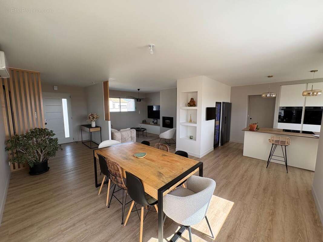 Maison 114 m² à Chauray  - photo 2
