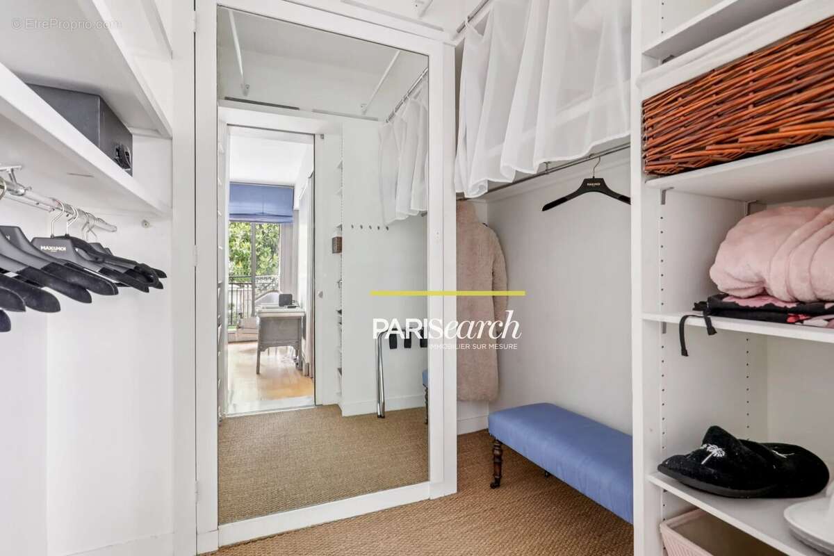 Appartement à PARIS-8E