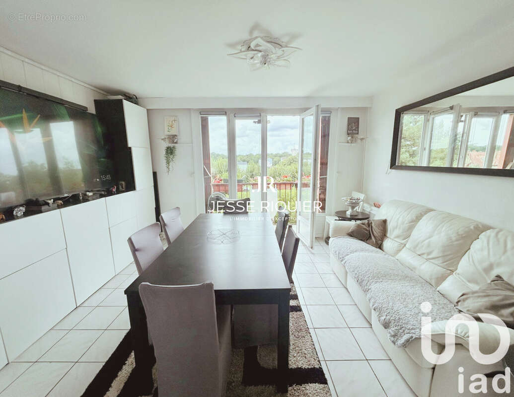 Photo 2 - Appartement à LE MESNIL-LE-ROI