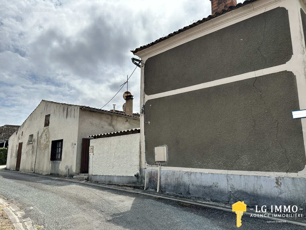 Maison à SAINT-ROMAIN-SUR-GIRONDE