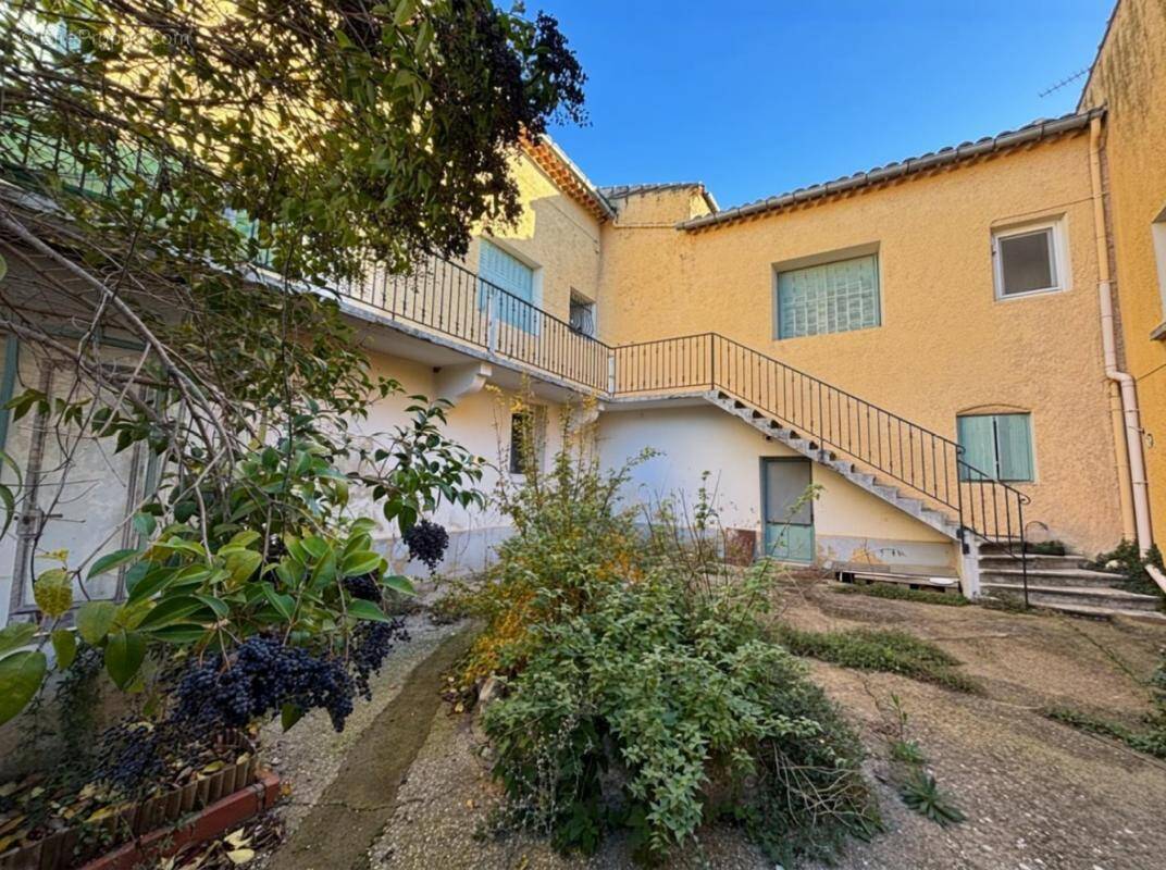 Appartement à SANILHAC-SAGRIES