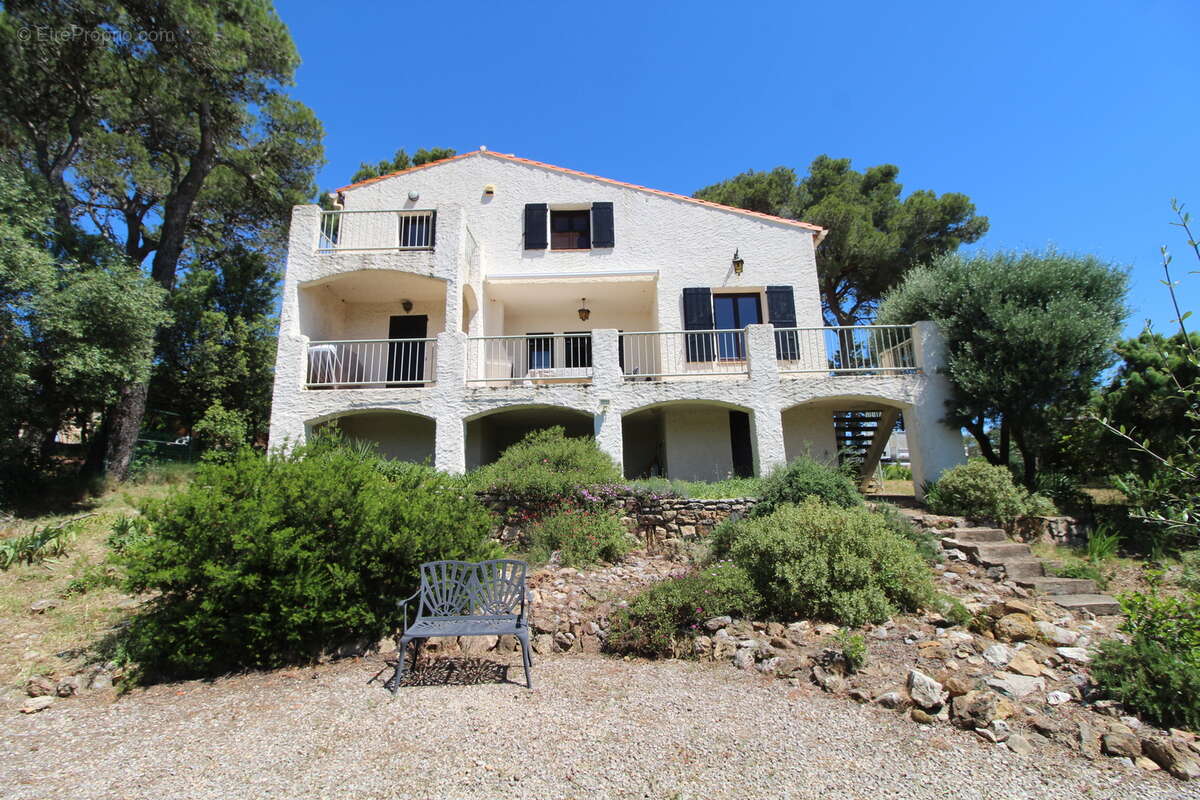 Maison à MONTSERET