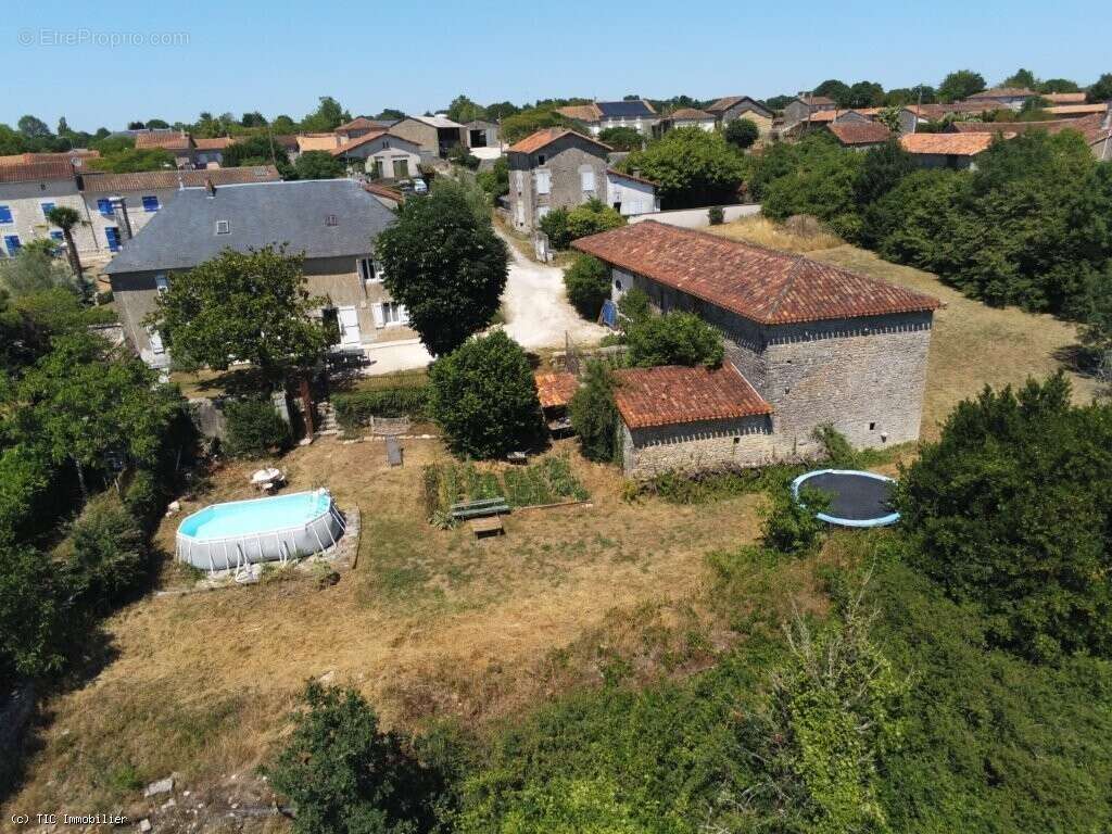 Maison à RUFFEC