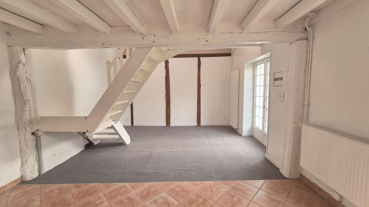 Maison à NEAUFLES-SAINT-MARTIN