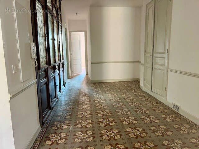 Grand 4 pieces dans tres bel immeuble-centre ville-vastes volumes- tres lumineux-traversant - photo 5