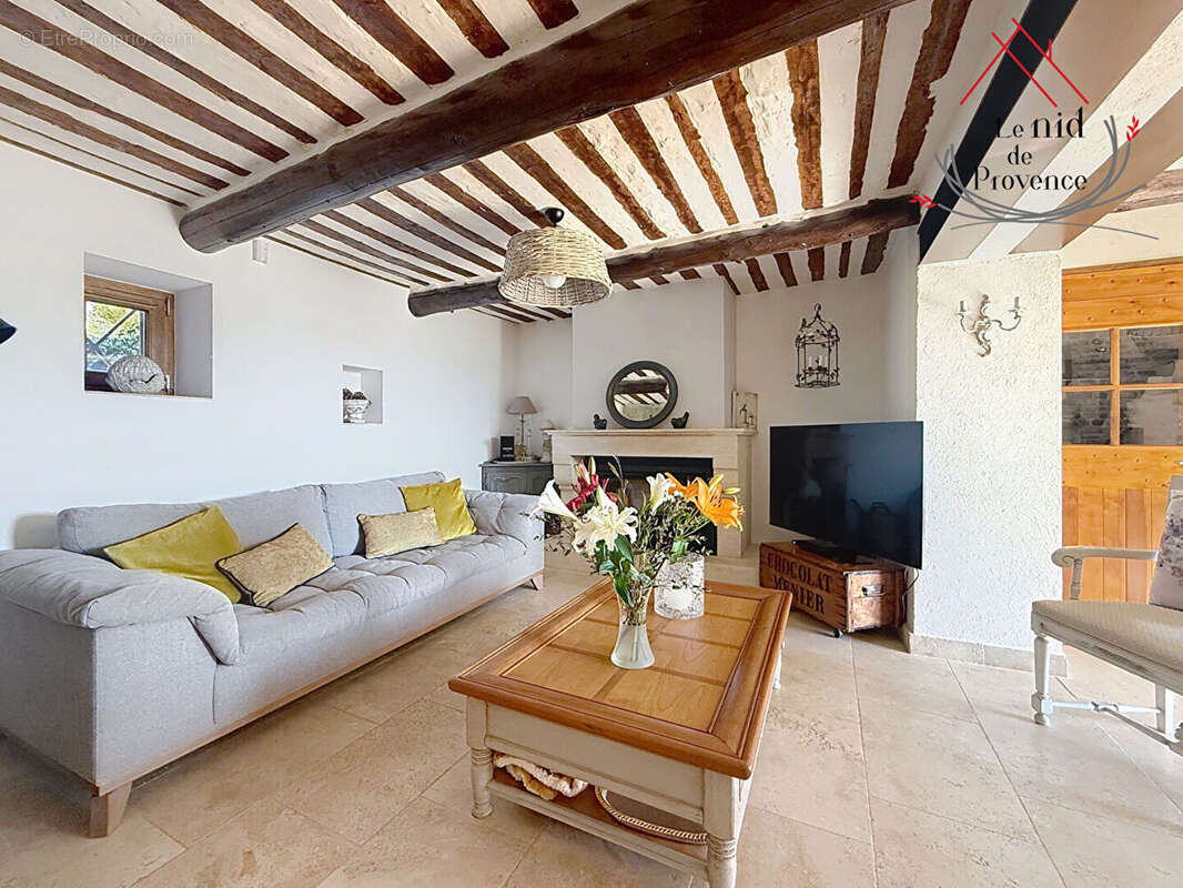 Maison à LA ROQUE-SUR-PERNES