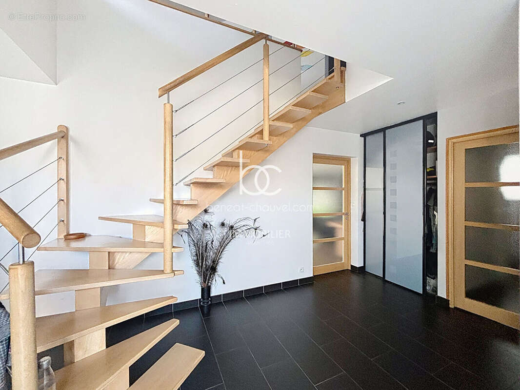 Maison Theix Noyalo 6 pièce(s) 173.63m2 - photo 5