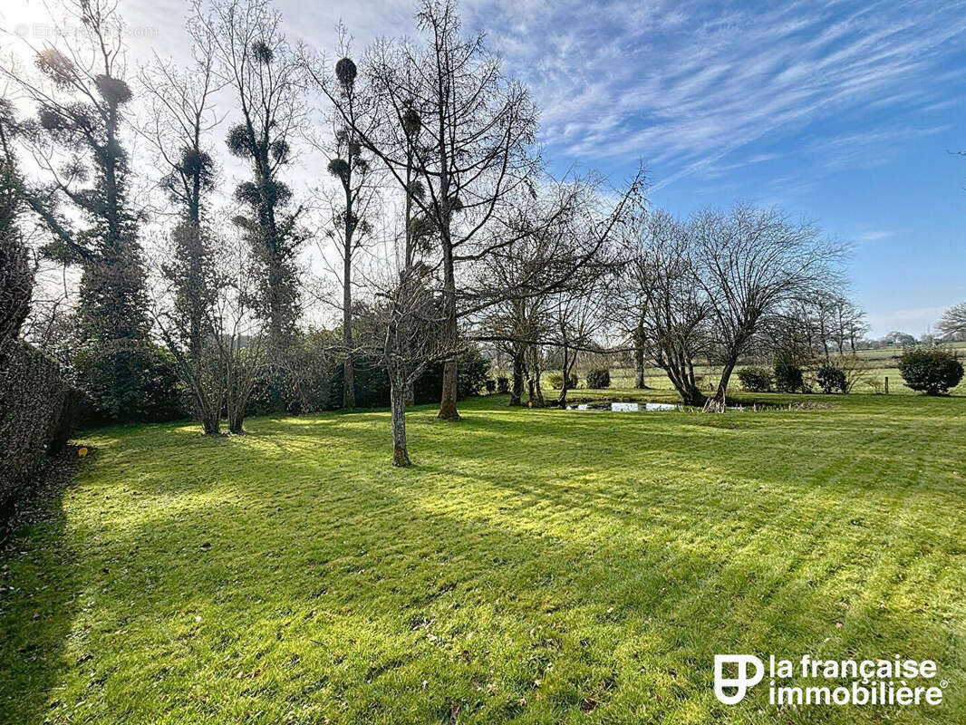 Terrain à LA BOUEXIERE