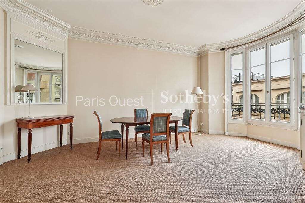 Appartement à NEUILLY-SUR-SEINE
