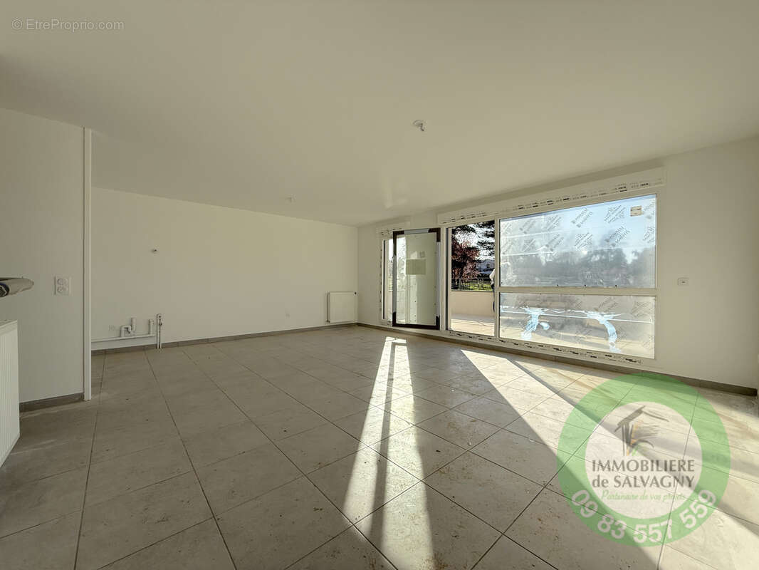 Appartement à LA TOUR-DE-SALVAGNY