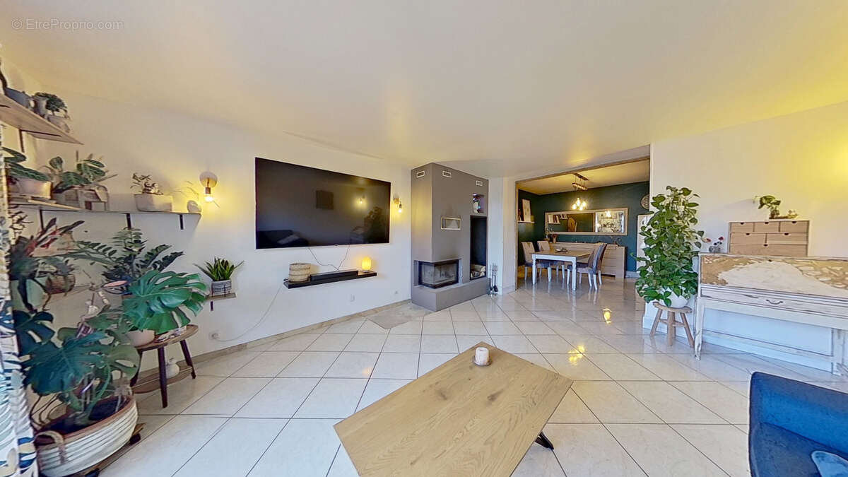 Maison à MONCEL-SUR-SEILLE