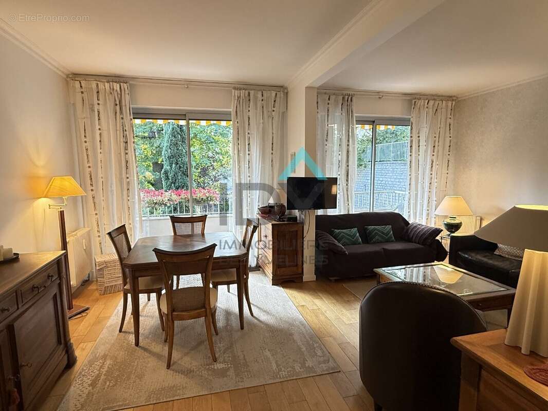 Appartement à LE MESNIL-LE-ROI