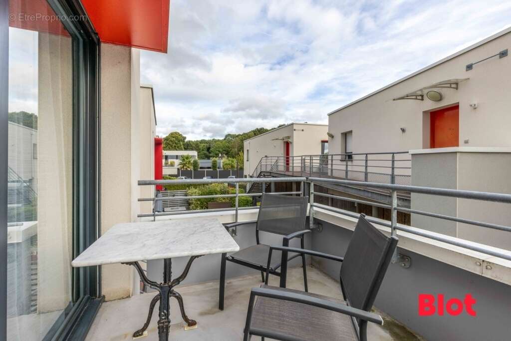 Appartement à LA MEZIERE