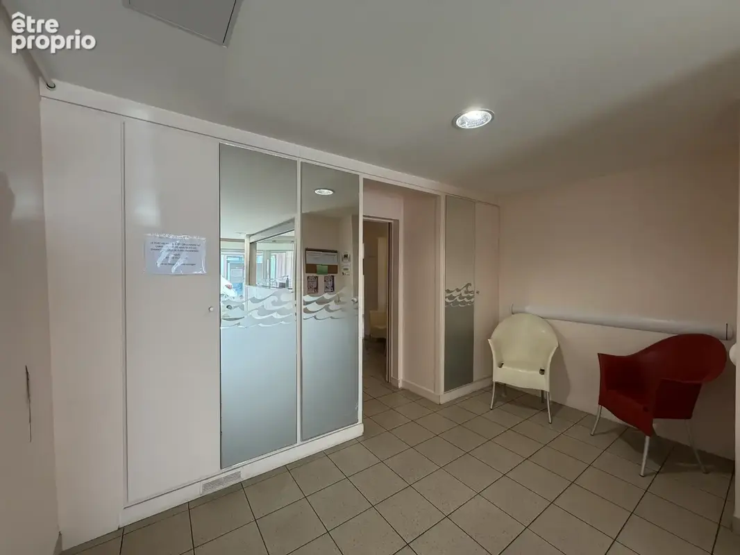 Local Professionnel - Idéal Prof. médicale - 150 m2 Plein Pied - ORLEANS - photo 7