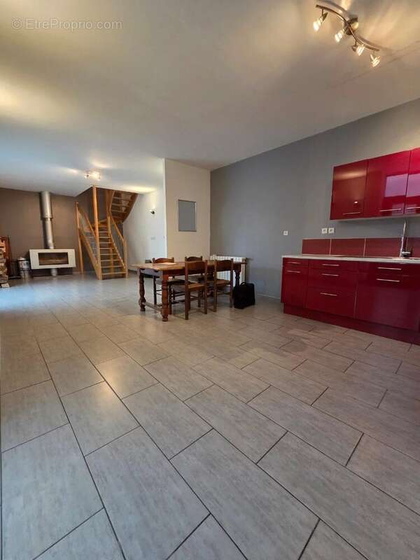 Maison à SAINT-MARTIN-DE-LA-CLUZE