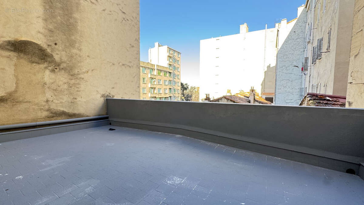 Appartement à MARSEILLE-4E