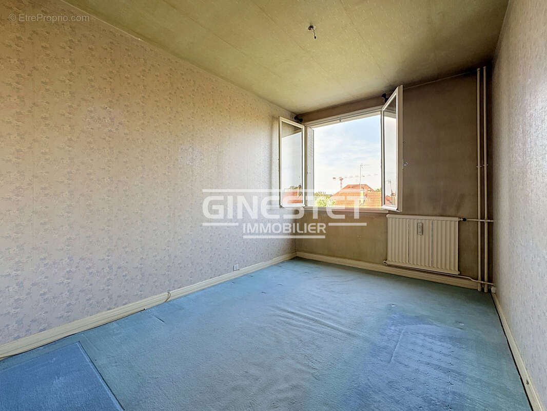 Saint andre les vergers - t5 a renover avec balcon et cave - photo 8