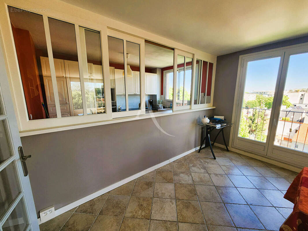 Appartement à FRESNES