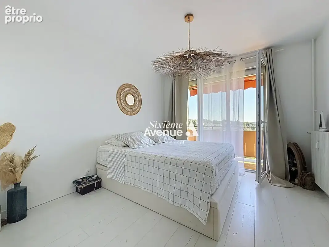 A vendre - Appartement rénové à Grasse 2 pièces de 51.25 m² avec parking couvert et grande cave - photo 7