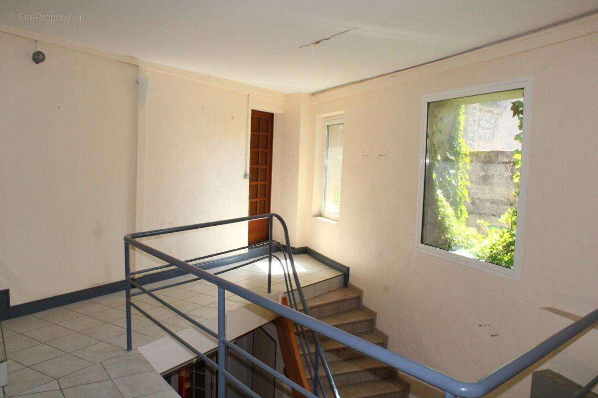 Maison avec local commercial et double garage de 66 m² - photo 4