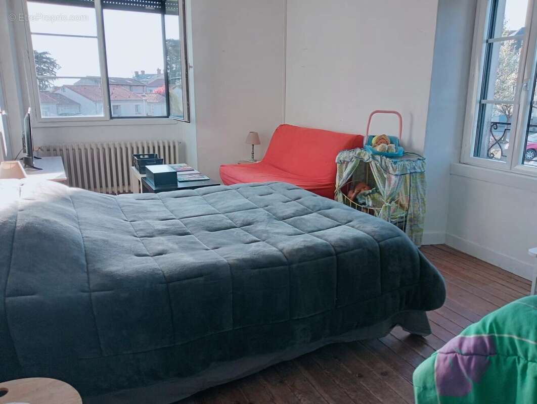 Maison à NUEIL-LES-AUBIERS